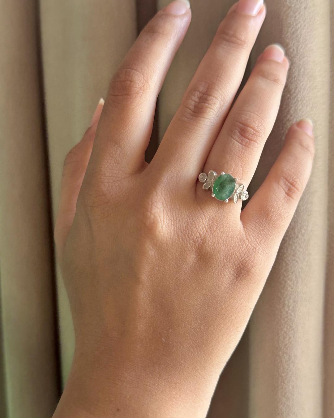 Emerald Silver Ring - IGI certified - Dokkana Gemstones