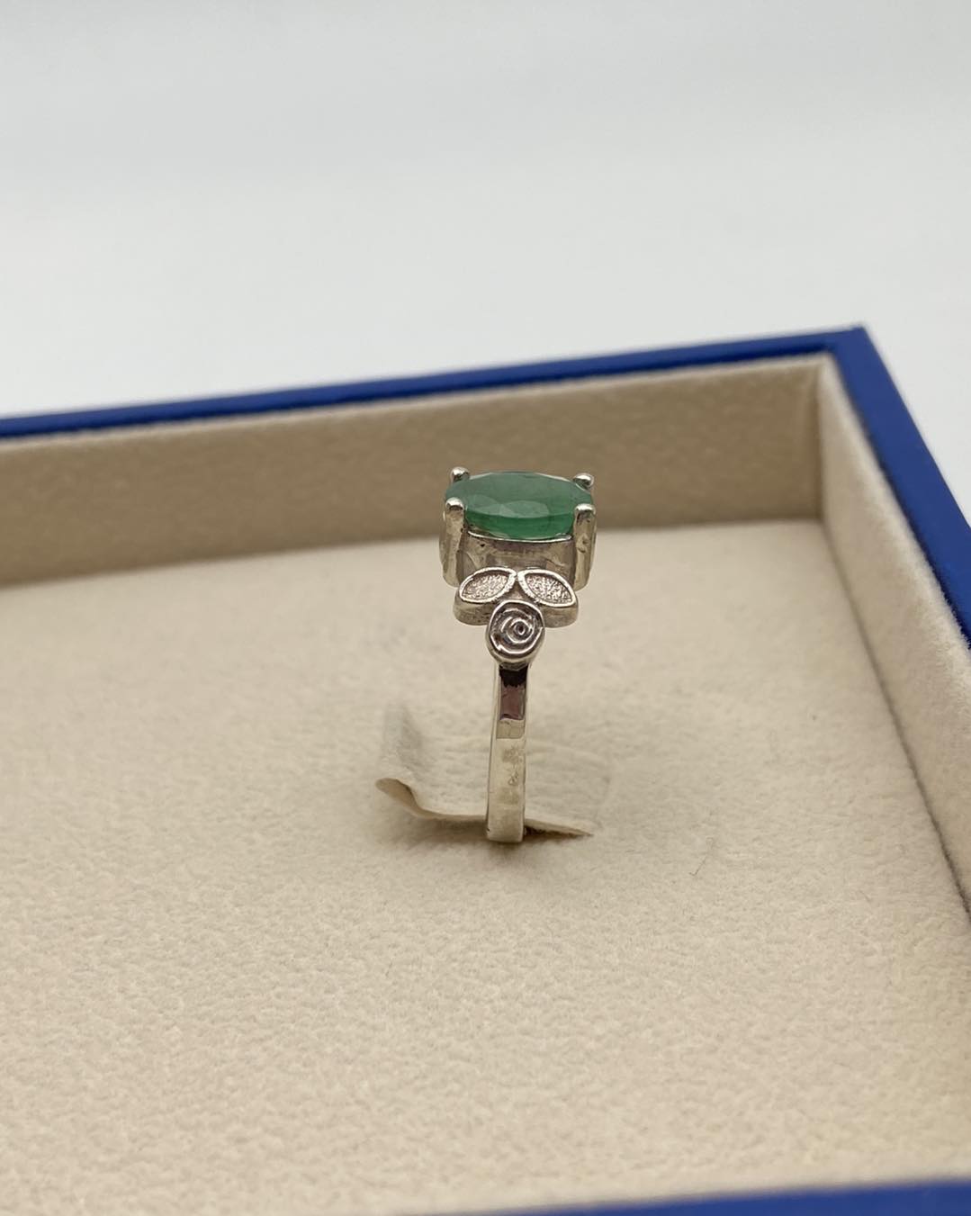 Emerald Silver Ring - IGI certified - Dokkana Gemstones