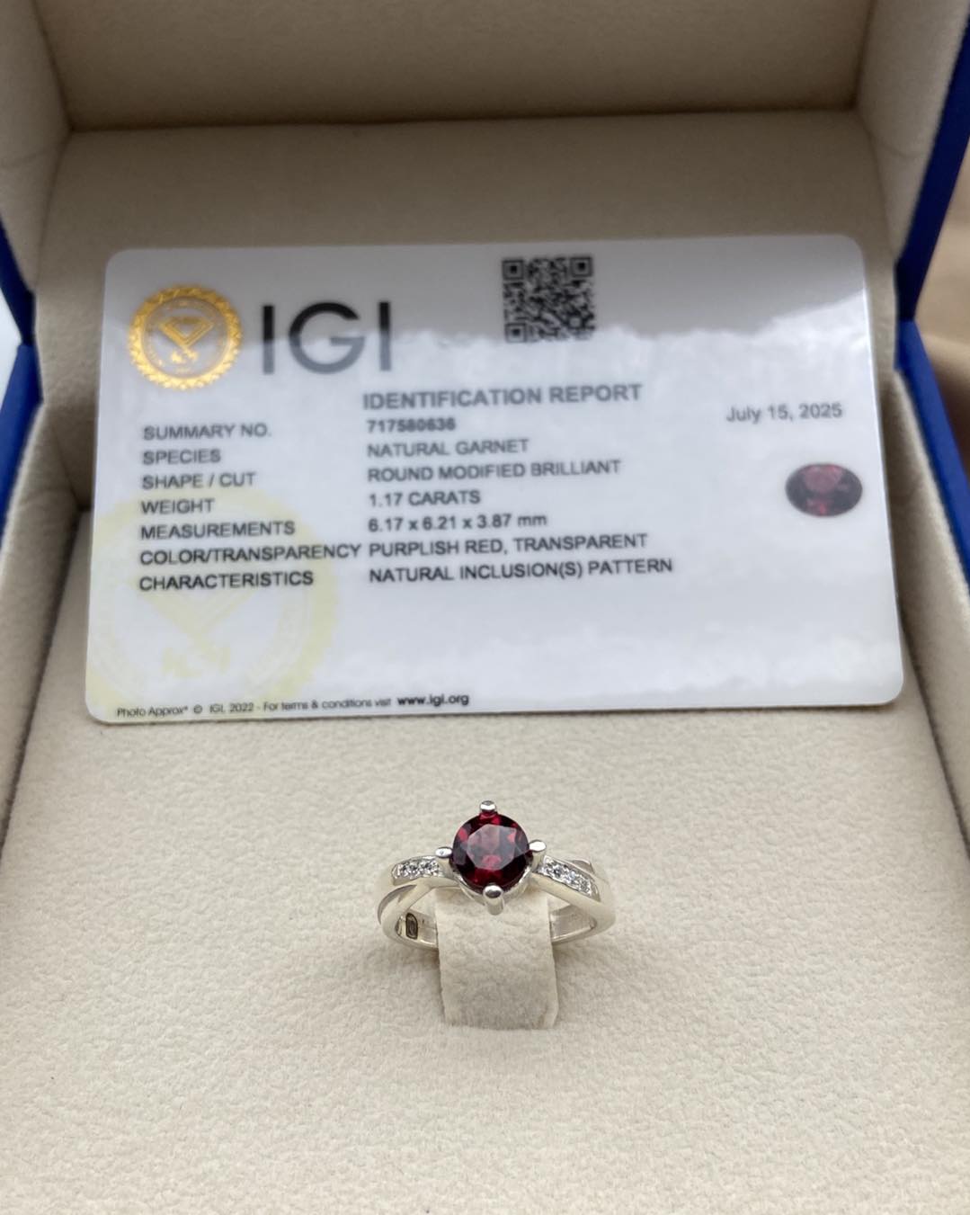 Garnet Silver Ring - IGI Certified - Dokkana Gemstones