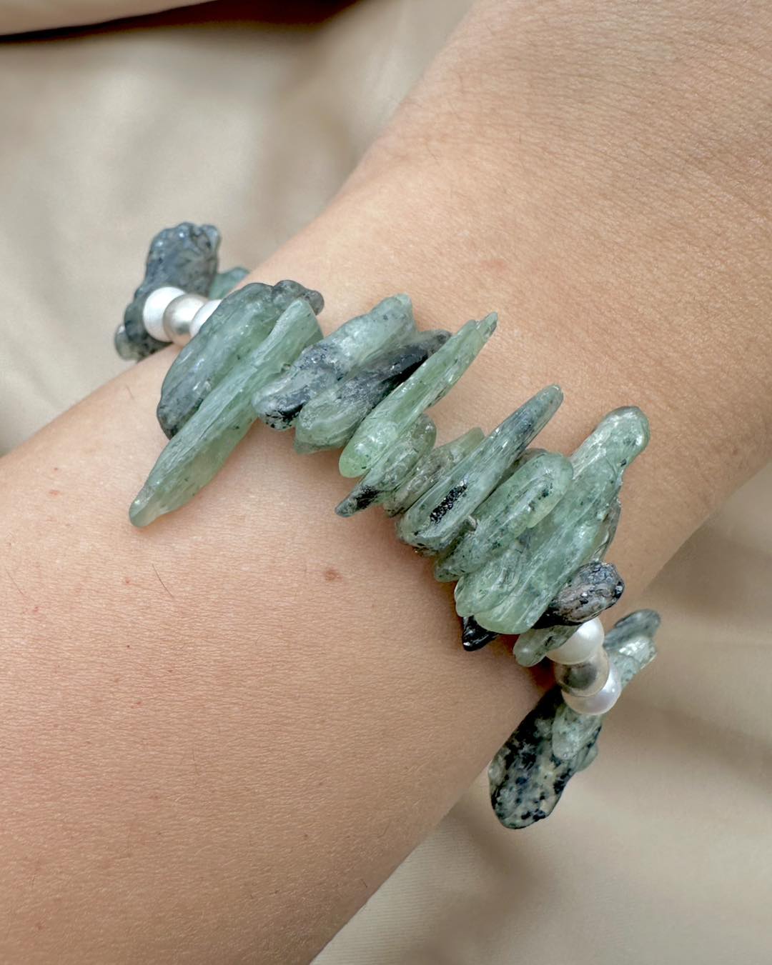 Green Kyanite & Pearl Silver Bracelet - Dokkana Gemstones