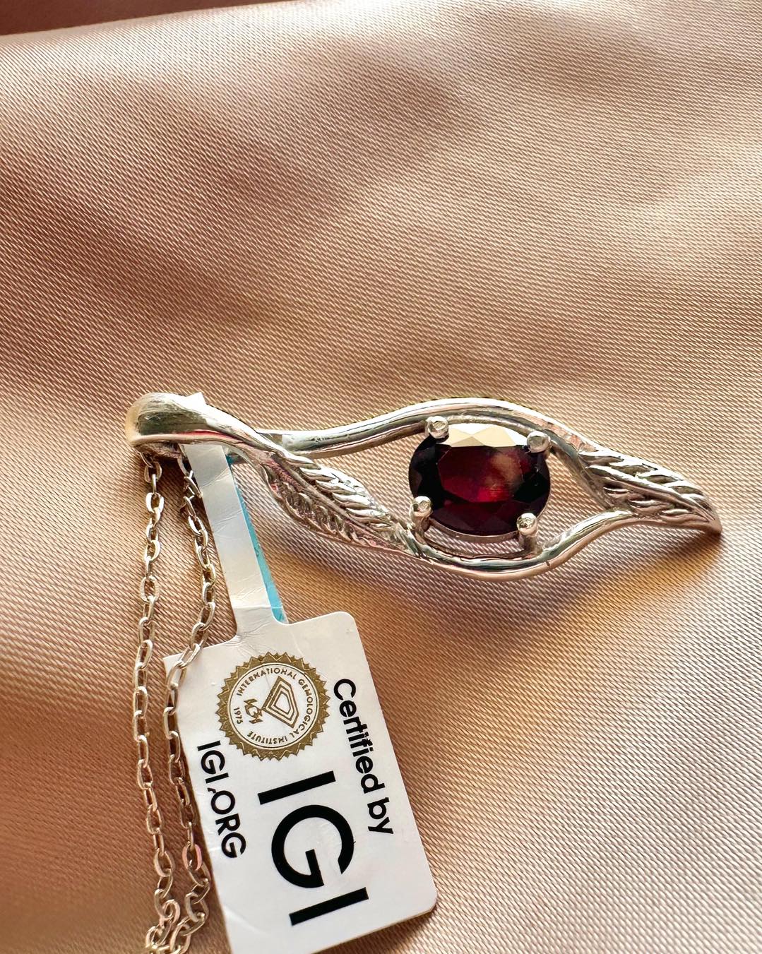 Natural Garnet Silver Pendant - IGI certified - Dokkana Gemstones