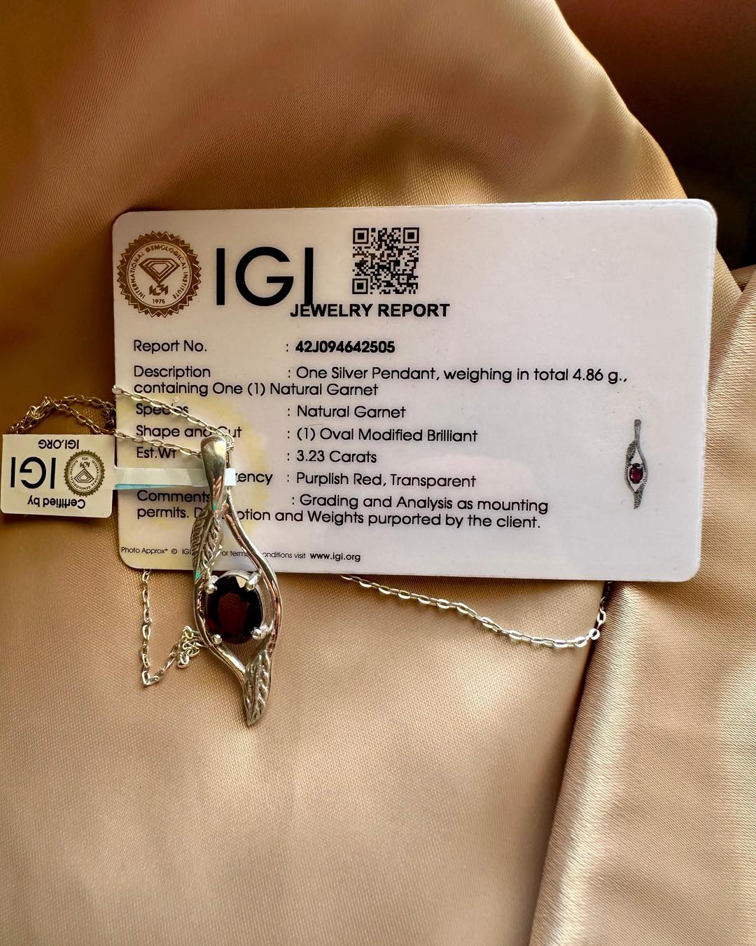 Natural Garnet Silver Pendant - IGI certified - Dokkana Gemstones