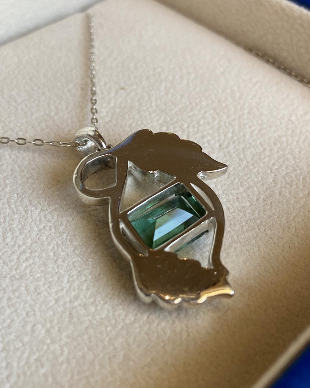 Natural Green Quartz Silver Pendant - IGI Certified - Dokkana Gemstones