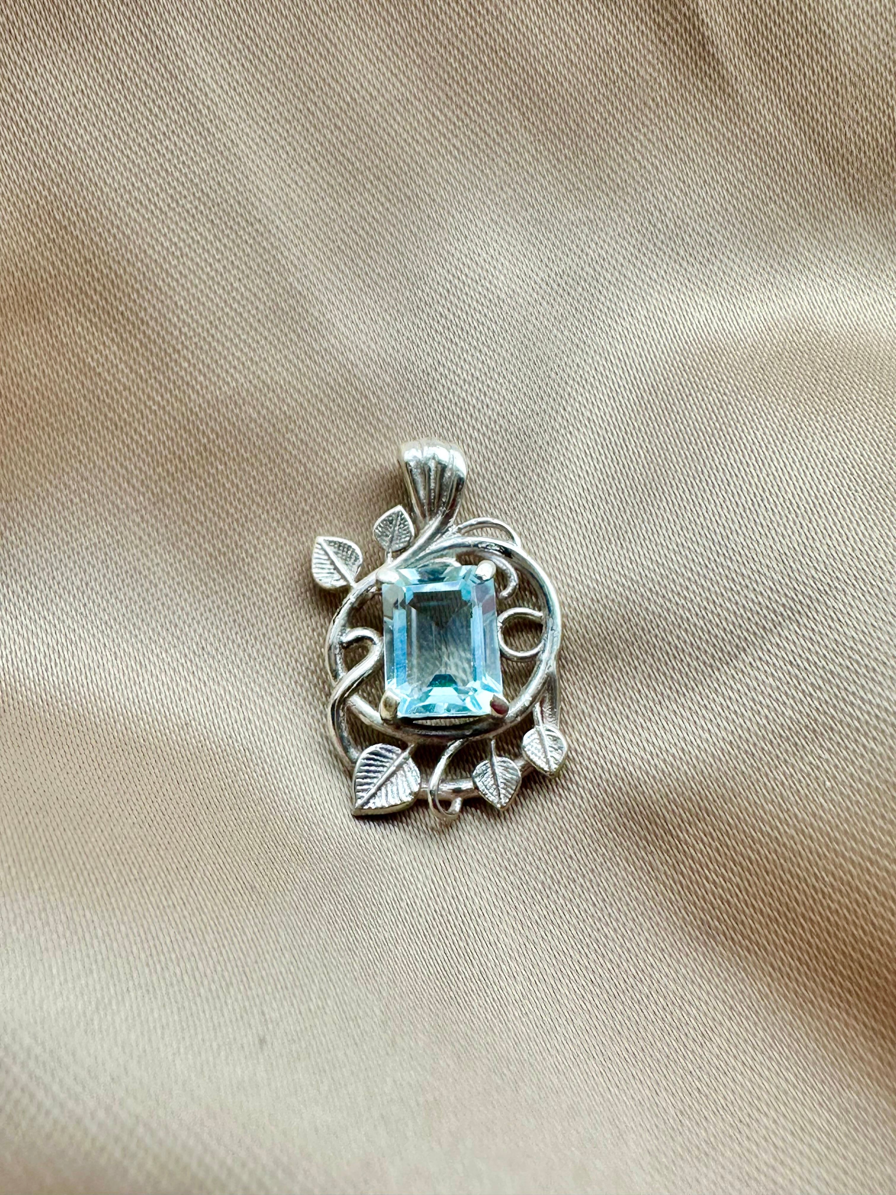 Topaz Silver Pendant - IGI Certified - Dokkana Gemstones